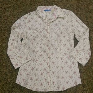 Long-sleeved button down shirt